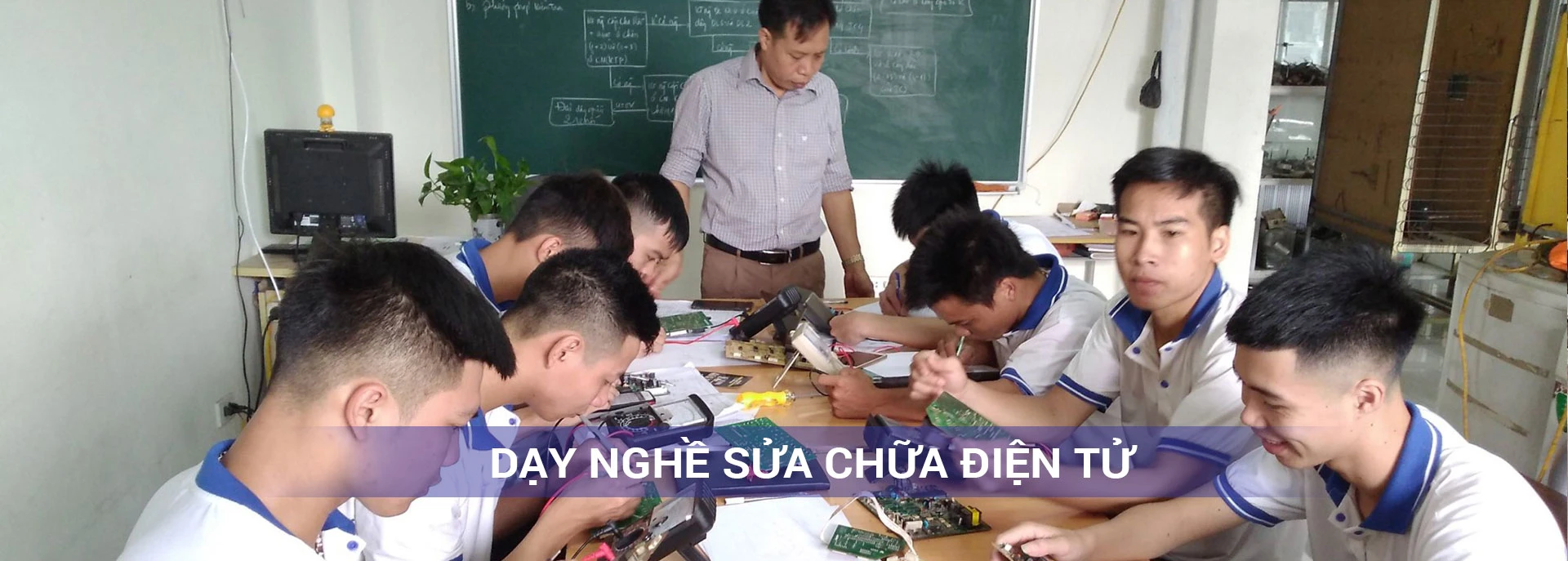 Dạy nghề sửa chữa điện tử