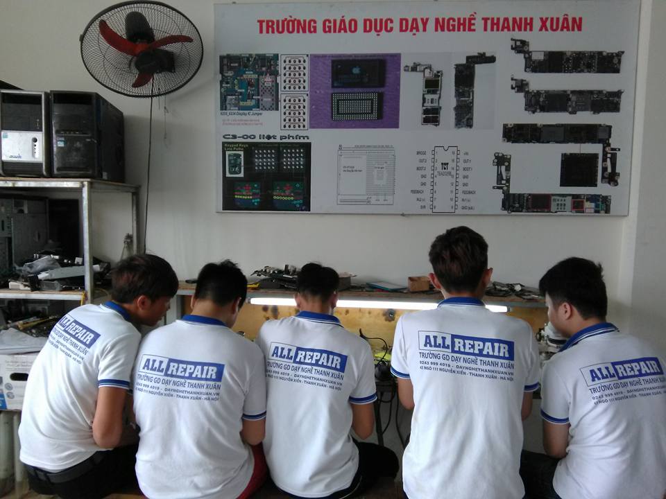 Sửa chữa điện thoại một nghề hot đang được nhiều bạn trẻ quan tâm