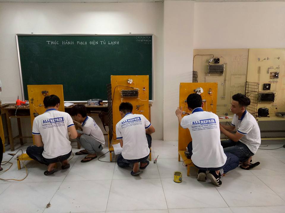 Học nghề sửa chữa điện lạnh hướng đi đúng đắn của nhiều bạn trẻ.