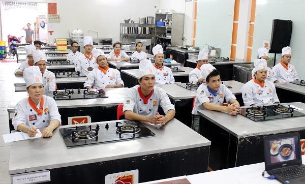 Học nghề nấu ăn dễ kiếm việc thu nhập cao